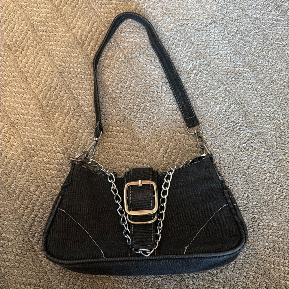 Black Women’s Shoulder Bag with Chain Accent